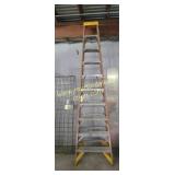 10ï¿½ Werner Fiberglass Ladder, Red with yellow