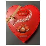 Lindt Lindor Milk Chocolate Hearts 202g