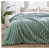 NEW $58 (Q) Stripe Faux Rabbit Fur Blanket