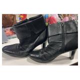 (10) Women's 3' Black Leather Ankle Boots