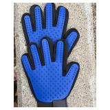 2 x Right Hand Grooming Gloves