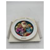 Avon Santaï¿½s Tender Moment 2000 Christmas Plate