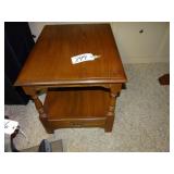 Oak end stand 1-drawer 21w x 22tall x 27deep