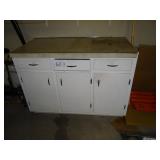 White wooden cupboard base 4' w x 3' tall x 25' de