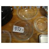 Three Pyrex set nested mixing bowls