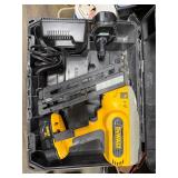 DeWalt DC618 Finish Nailer w. Case
