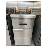 Patriot Nat. Gas 45-50 Lbs Fryer on Casters