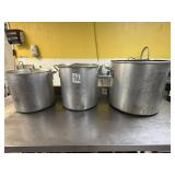 Assorted Sized Stock Pots w. Lids