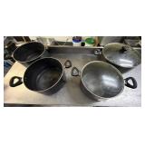 Assorted Size Pot w. Lids