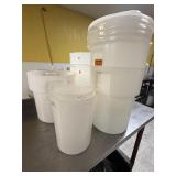 Assorted Food Storage Containers w. Lids