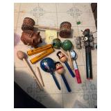 Maracas, castanets and spoons