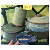 Assorted pottery pieces