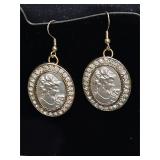 Vintage-inspired gold-tone drop dangle cameo ea..
