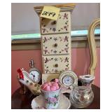 Assorted Victorian style decor