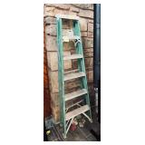 6-foot green Davidson fiberglass step ladder