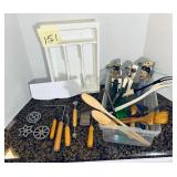 vintage lot of assorted kitchen gadgets, featur..