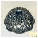 Nordic Ware Fleur De Lis 10-cup nonstick cast a..