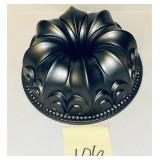 Nordic Ware Fleur De Lis 10-cup nonstick cast a..