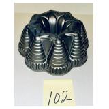 Nordic Ware Fiesta Party Bundt Pan made of heav..