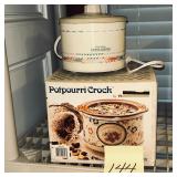 vintage Rival Potpourri Crock, Model 3207 (NIB)..