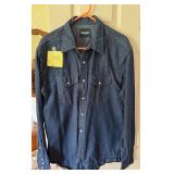 Menï¿½s Wrangler Dark Denim Shirt with Pearl Snap..