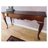 Vintage Thomasville Queen Anne style oak consol..