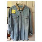 Menï¿½s Woolrich Denim Button Down Shirt with a t..