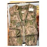 Vintage Mossy Oak Shadow Leaf turkey vest featu..