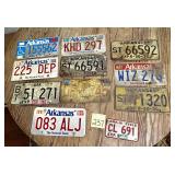 Mixed lot of 11 collectible license plates