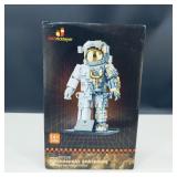 NIB-JMBricklayer Mechanical Spaceman Brick Set