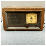 1946 Gilfillan Brothers Model 56B AM Tube Radio