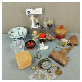 VTG Trinkets/Collectables-Glass Bowls, Brooches +
