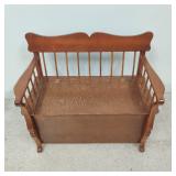 VTG Early American Style Wood Storage Bench