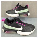 Women's Air Max Verona Nikes US size 9