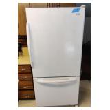 Maytag White Refrigerator/Freezer Model MBF2255KEW