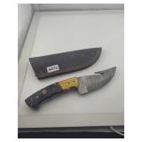Custom Damascus Steel Gut Hook Hunting Knife