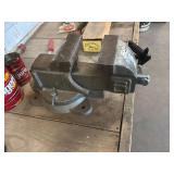 Bench vise