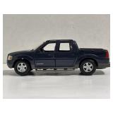 MAISTO Ford Explorer 1:25 Scale Diecast