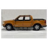 MAISTO Ford Explorer 1:18 Scale Diecast