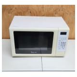 Magic Chef Microwave MCM1110W. Work fine but is