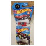 (2) HotWheels Glow Wheels & Dream Garage
