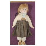 SFBJ 252 Paris Collection Little Folly 22' Bisque
