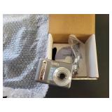 LIKE NEW POLAROID CAMERA