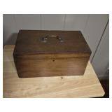 Small Box with handle