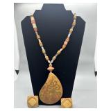 Beaded Necklace with Floral Wooden Pendant and Mat