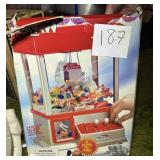 'The Claw' Electronic Tabletop Candy Grabber