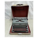Royal Quiet Deluxe typewriter in case