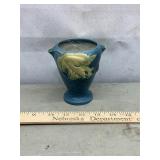 Vtg Roseville 4ï¿½ Bushberry vase. Small chip in pic