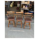 3 Retro Swiveling Bar Stools
