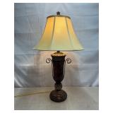 Crackle finish urn style table lamp, works